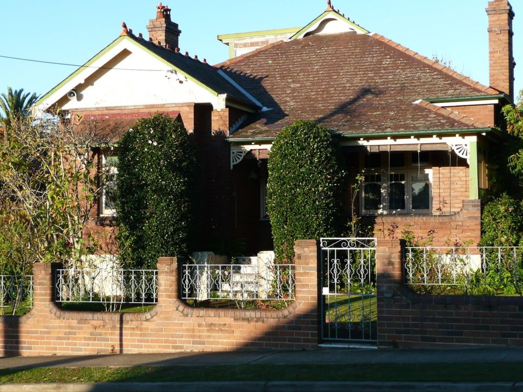 What is the architectural style of Edwardian era homes