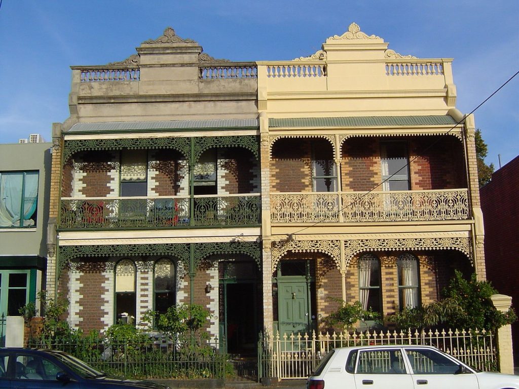 What is the architectural style of Victorian era homes